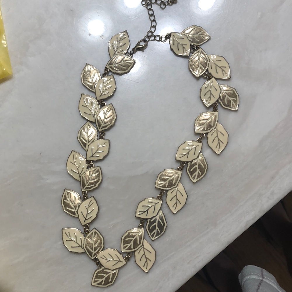Leave necklace